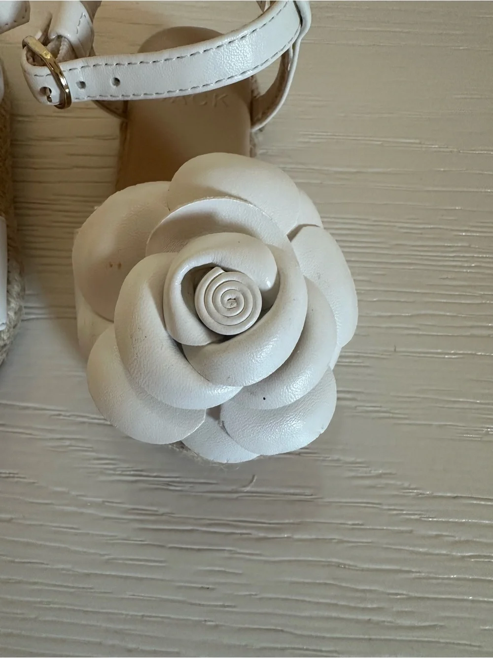 NWOT Janie and Jack White 3D Rose Flower Espadrille Sandals Size 4